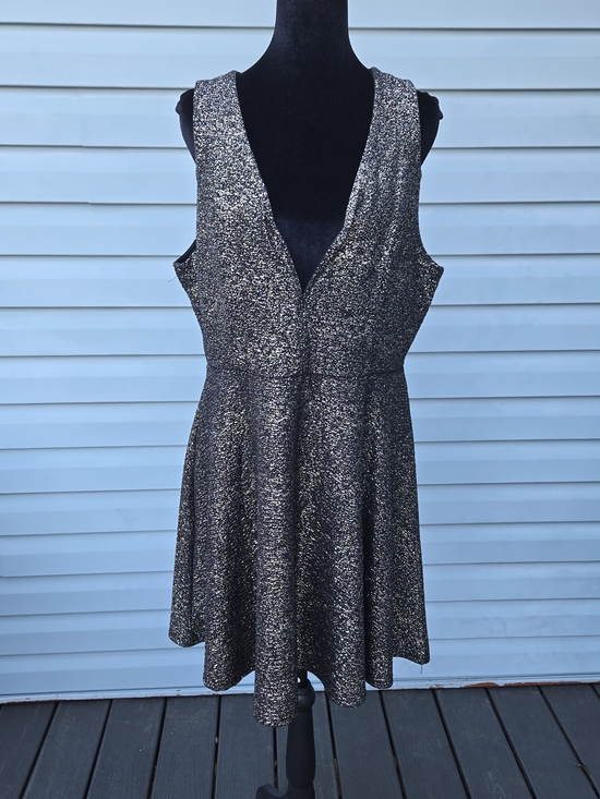 Rue21 Dresses & Skirts - Rue21 Metallic Glitter Skater Dress XL Silver Black Deep V-Neck Mini Party